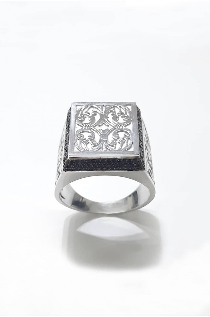 Erkek Yüzüğü Siyah Pırlantalı 0,80 Karat